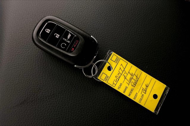 Used 2024 Honda Pilot TrailSport image 11