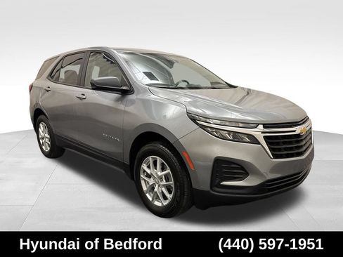 Used 2023 Chevrolet Equinox LS AWD/4WD image 3