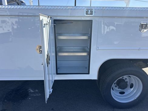 New 2025 Ford F550 4x4 Crew Cab Super Duty image 14