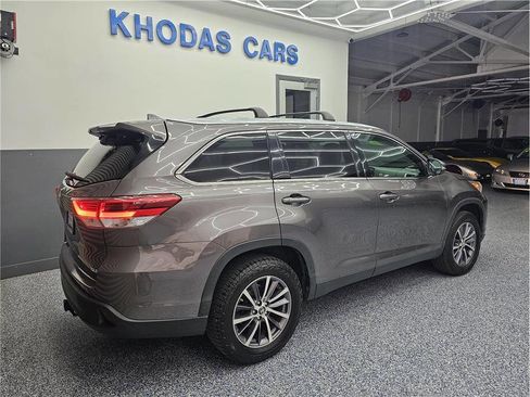 Used 2019 Toyota Highlander XLE image 5