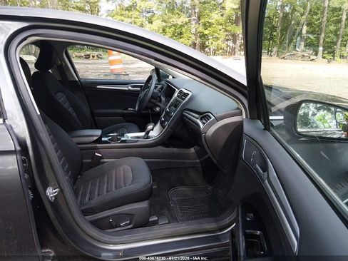 Used 2016 Ford Fusion SE FWD image 4