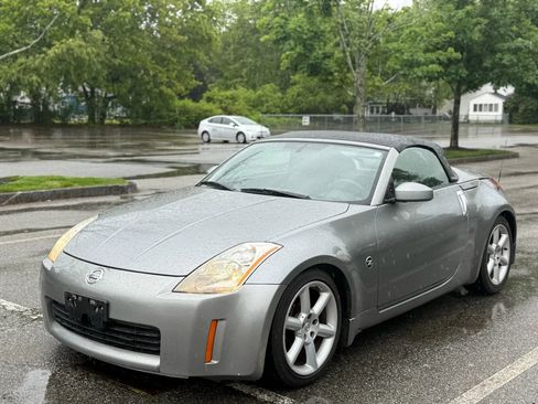 Used 2004 Nissan 350Z Touring image 3