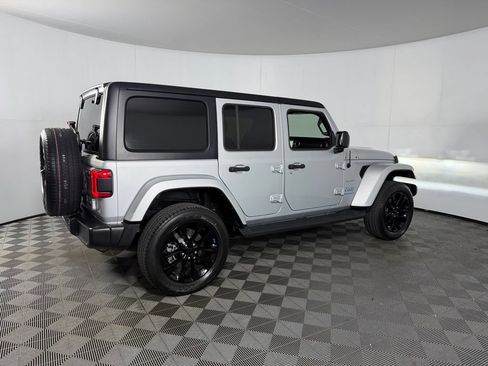 Used 2023 Jeep Wrangler Unlimited Sahara AWD/4WD image 7