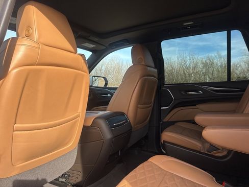 Used 2022 Cadillac Escalade Sport w/ Heavy-Duty Trailer Package image 40