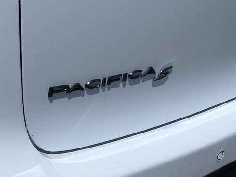 Used 2024 Chrysler Pacifica Limited FWD image 26