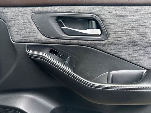 Used 2022 Nissan Rogue SV FWD image 22