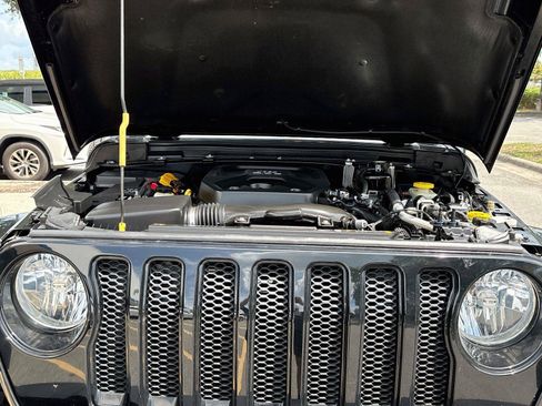 Used 2021 Jeep Wrangler Unlimited Sahara AWD/4WD image 29