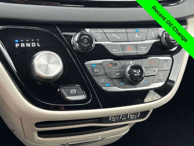 Used 2023 Chrysler Pacifica Touring-L FWD image 18