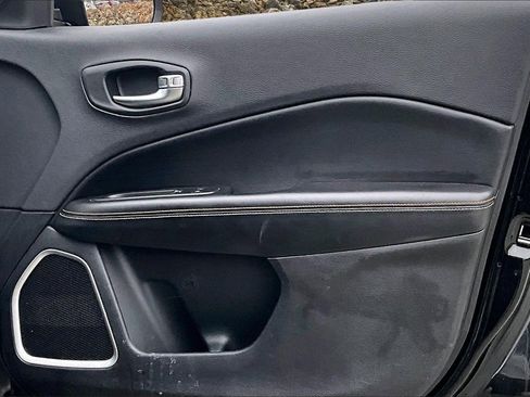 Used 2018 Jeep Compass Latitude w/ Popular Equipment Group image 22