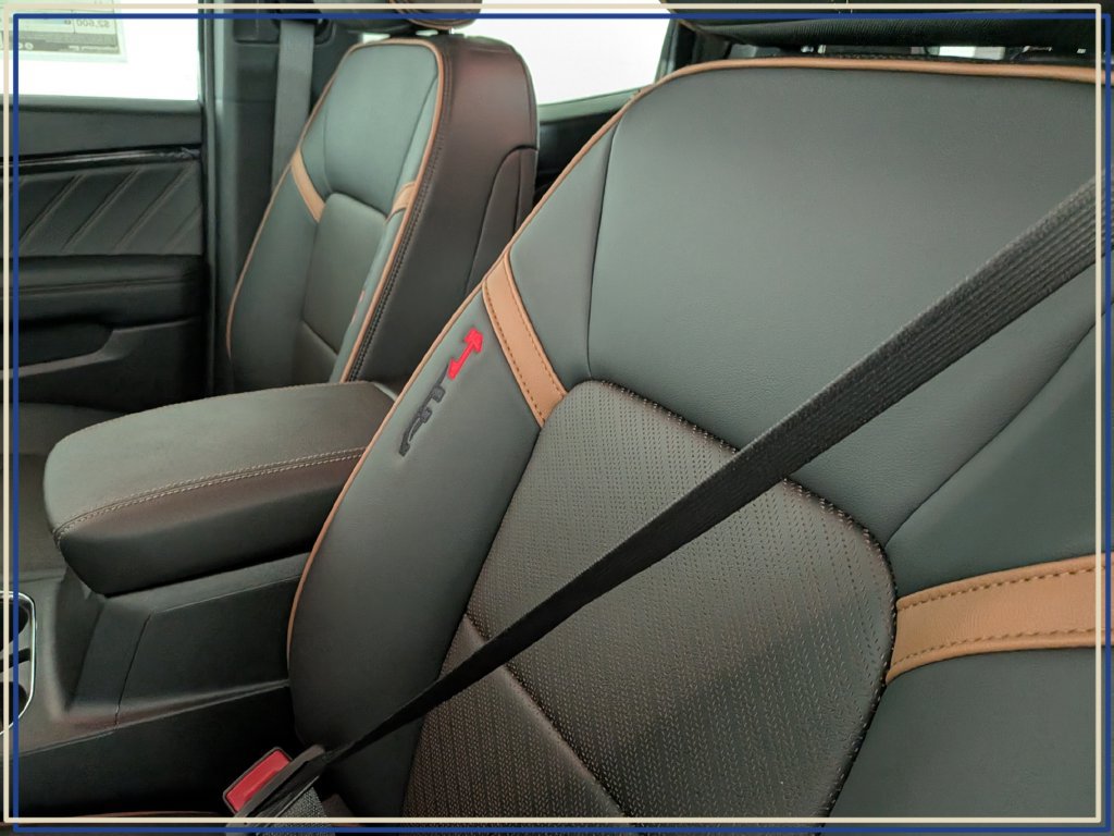 New 2026 GMC Canyon AT4 w/ Technology Plus Package AWD/4WD image 16