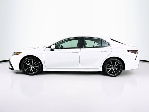 Used 2023 Toyota Camry SE image 4