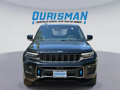 Used 2023 Jeep Grand Cherokee Overland w/ Luxury Tech Group IV AWD/4WD image 6