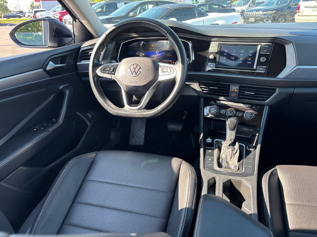 Used 2024 Volkswagen Jetta SE FWD image 11