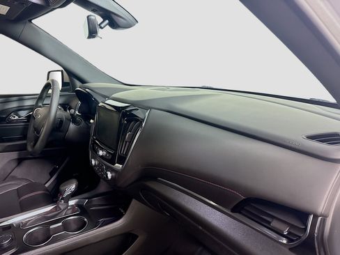 Used 2024 Chevrolet Traverse RS image 30