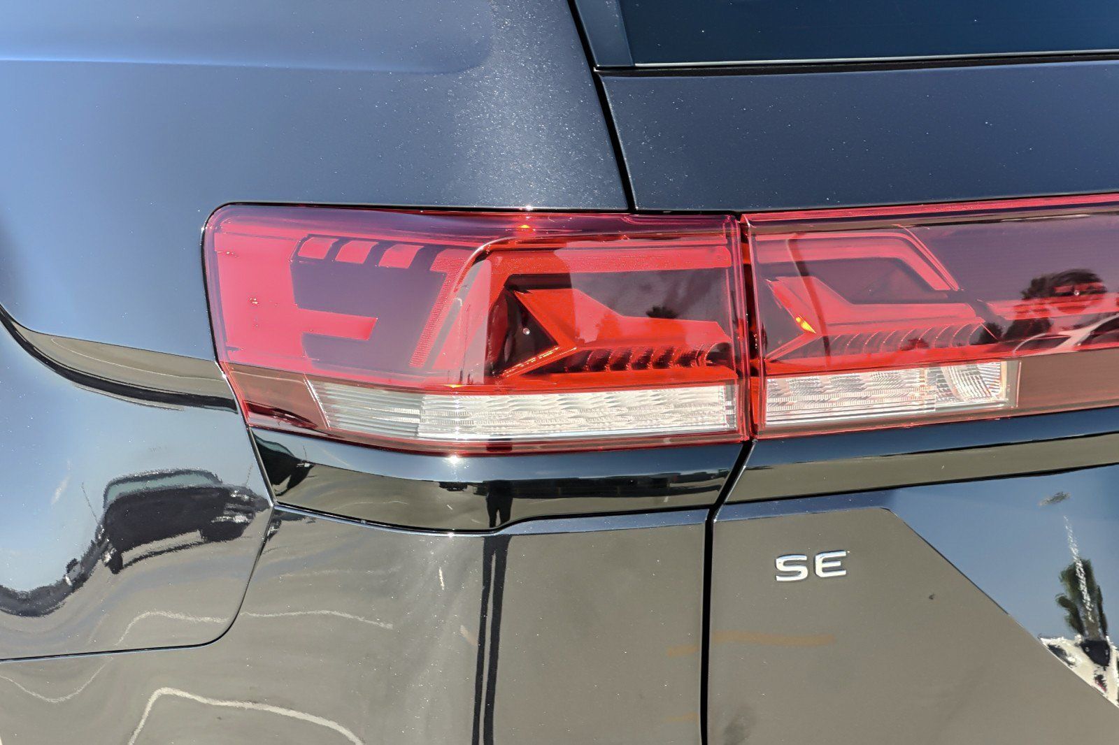 Used 2024 Volkswagen Atlas Peak Edition SE AWD/4WD image 27