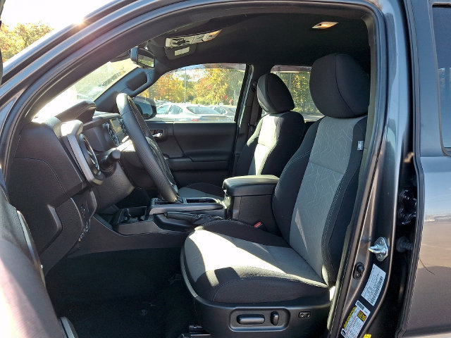 Used 2023 Toyota Tacoma TRD Off-Road w/ Technology Package AWD/4WD image 12