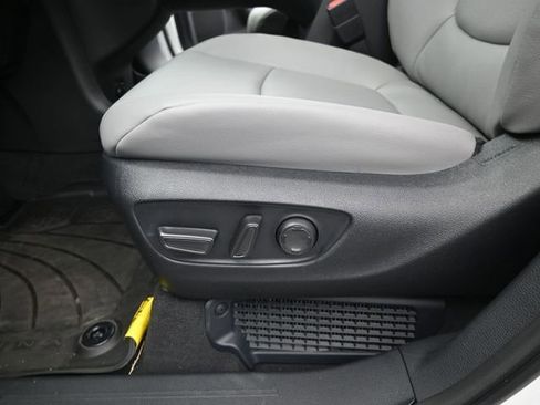 Used 2026 Toyota Sienna XLE FWD image 10
