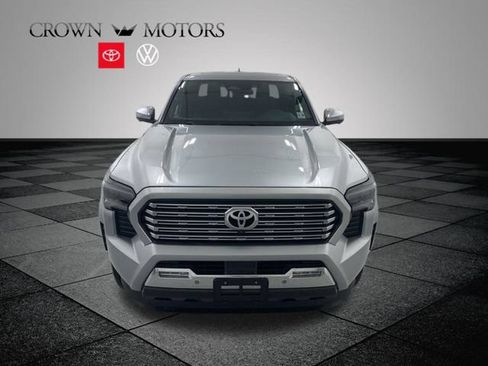 Used 2025 Toyota Tacoma Limited AWD/4WD image 2