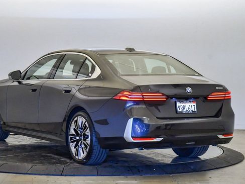 Used 2025 BMW 530i w/ Premium Package image 2