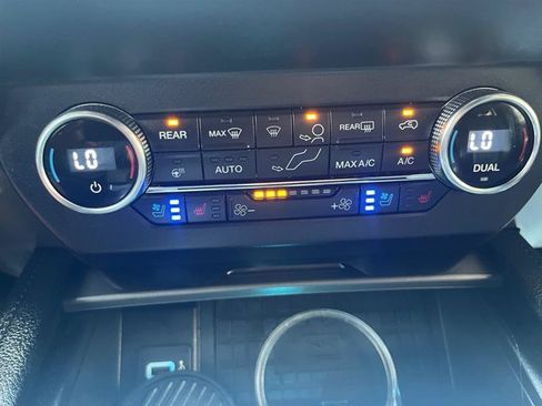 Used 2019 Ford Expedition XLT w/ Equipment Group 202A AWD/4WD image 14