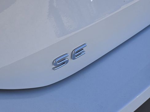 New 2026 Volkswagen Tiguan SE image 8