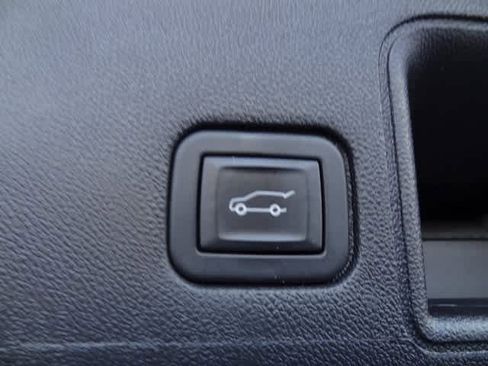 Used 2024 GMC Terrain SLT image 10