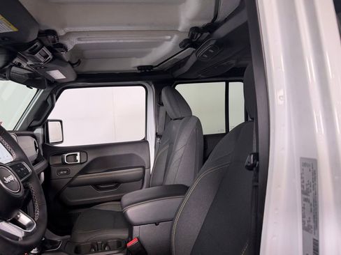 Used 2025 Jeep Wrangler Unlimited Sahara w/ Safety Group image 23