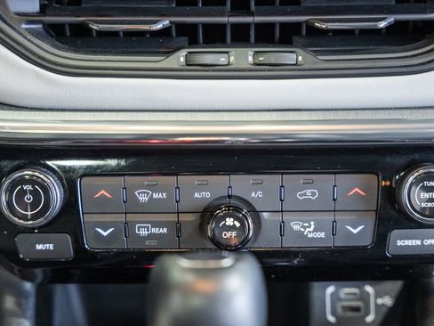 Certified 2022 Jeep Compass Limited w/ Sun and Sound Group AWD/4WD image 28