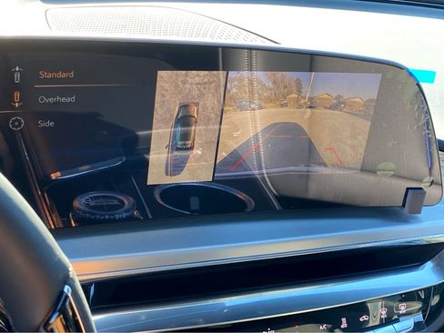 New 2024 Cadillac Lyriq Luxury image 8