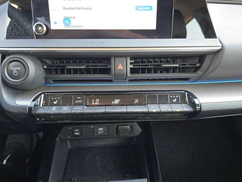 Used 2025 Toyota Prius XLE FWD image 33