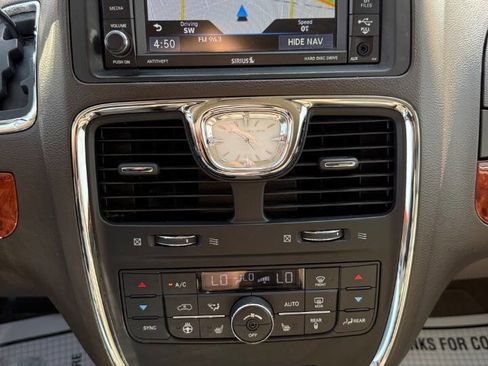 Used 2015 Chrysler Town & Country Touring-L w/ Driver Convenience Group FWD image 11