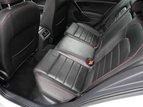 Used 2017 Volkswagen GTI SE FWD image 19