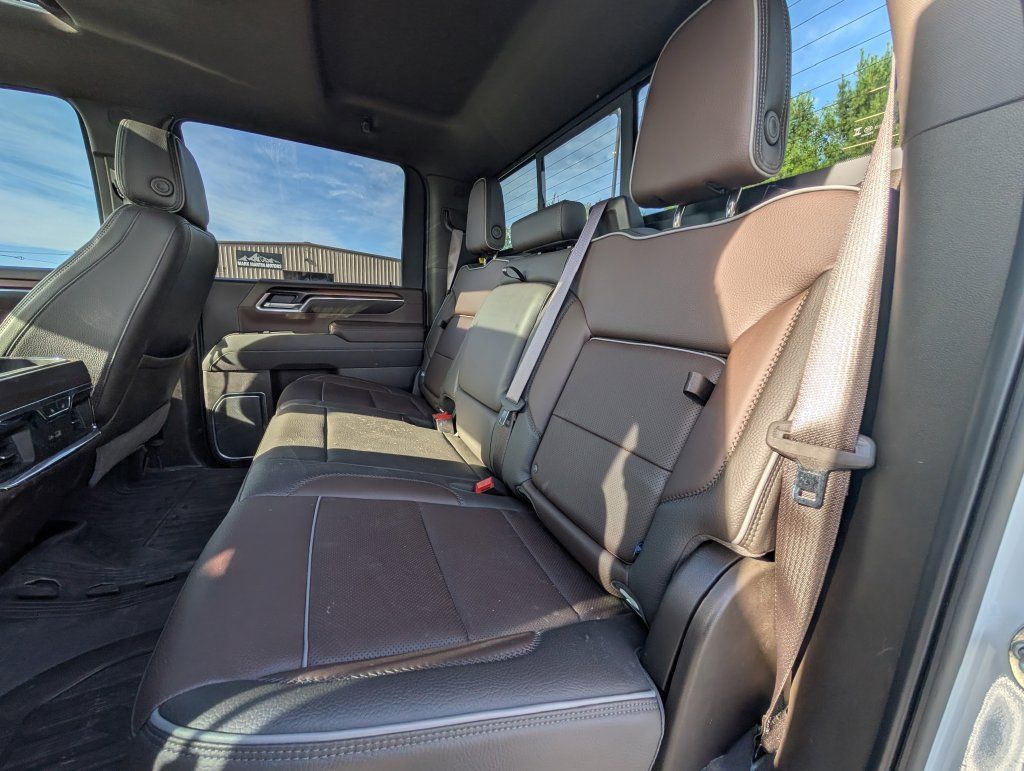 Used 2025 GMC Sierra 2500 Denali w/ Denali Reserve Package AWD/4WD image 9
