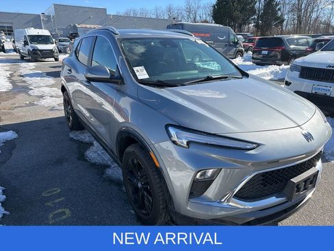 Used 2024 Buick Encore GX Sport Touring image 8