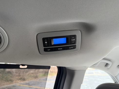 Used 2015 Toyota Sienna LE image 35