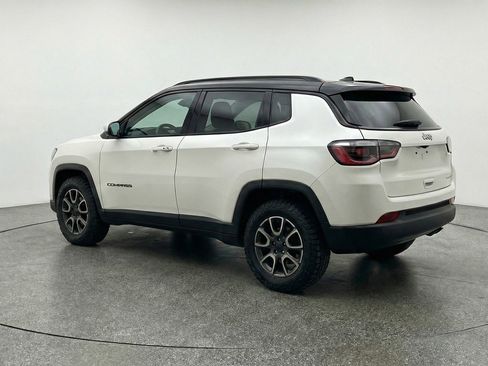 Used 2025 Jeep Compass Trailhawk AWD/4WD image 6