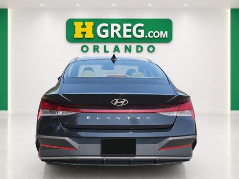 Used 2024 Hyundai Elantra SEL FWD image 8