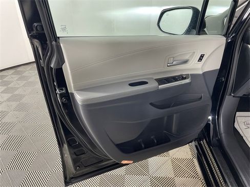 Used 2023 Toyota Sienna Limited image 18