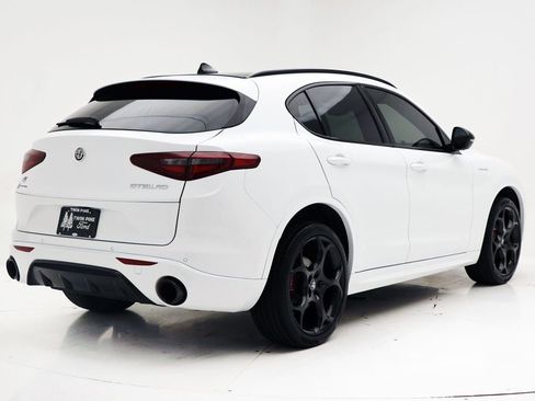Used 2022 Alfa Romeo Stelvio Veloce image 9