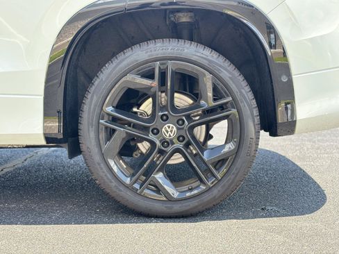 Used 2025 Volkswagen Tiguan SE R-Line AWD/4WD image 6