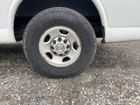 Used 2013 Chevrolet Express 3500 RWD image 28