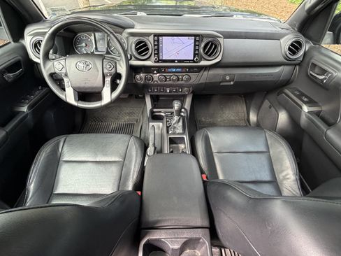 Used 2022 Toyota Tacoma TRD Sport w/ TRD Premium Sport Package AWD/4WD image 35