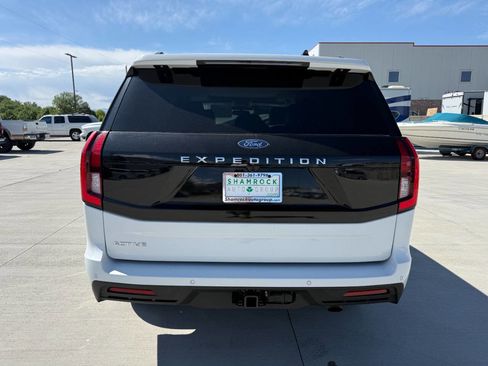 Used 2025 Ford Expedition Active AWD/4WD image 4