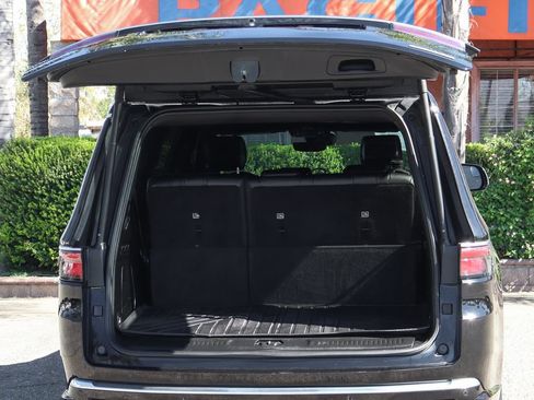 Used 2024 Jeep Wagoneer Series II w/ Flexible Seating Group RWD image 8