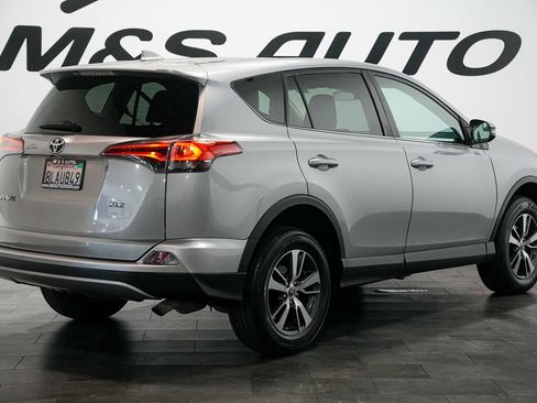 Used 2018 Toyota RAV4 XLE FWD image 4