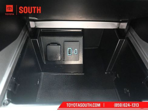 Used 2020 Ford Explorer Limited w/ Class III Trailer Tow Package image 18