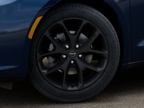 New 2025 Chrysler Pacifica Limited image 8