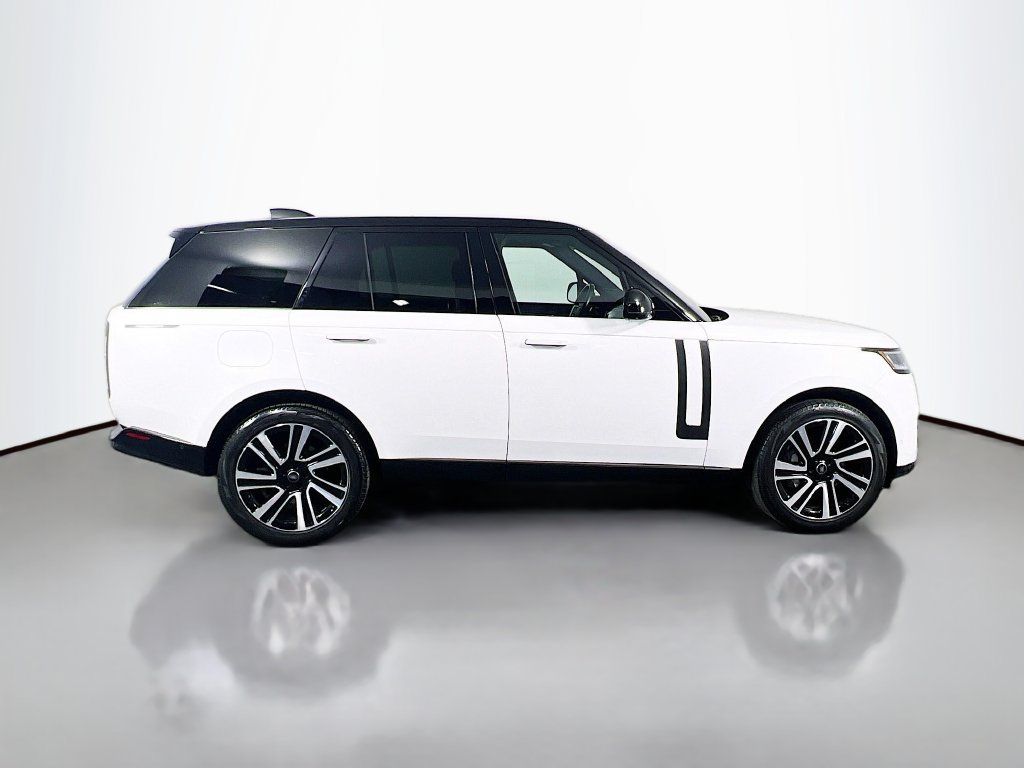 Used 2023 Land Rover Range Rover SE AWD/4WD image 4