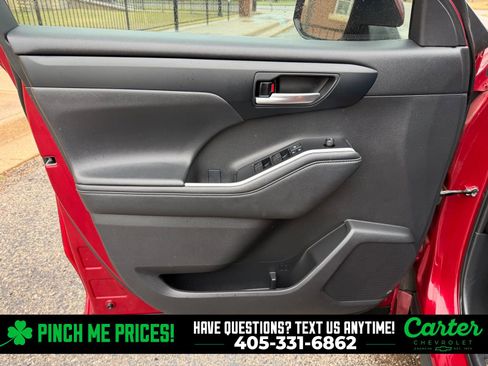 Used 2022 Toyota Highlander XLE image 25