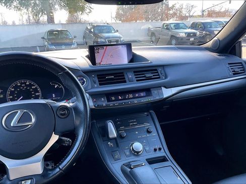 Used 2017 Lexus CT 200h image 9